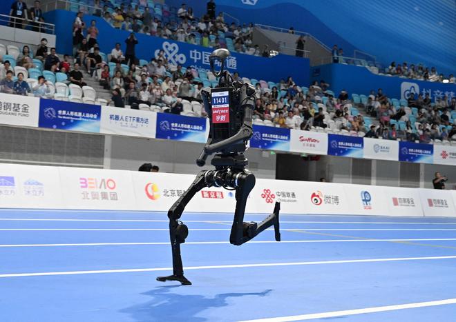 王兴兴：用遥控追求极致速度；蔡浩宇AI游戏上架2719元｜极客早知道凯时尊龙人生就是博Sam Altman：AI存在泡沫；宇树机器人夺金(图4)